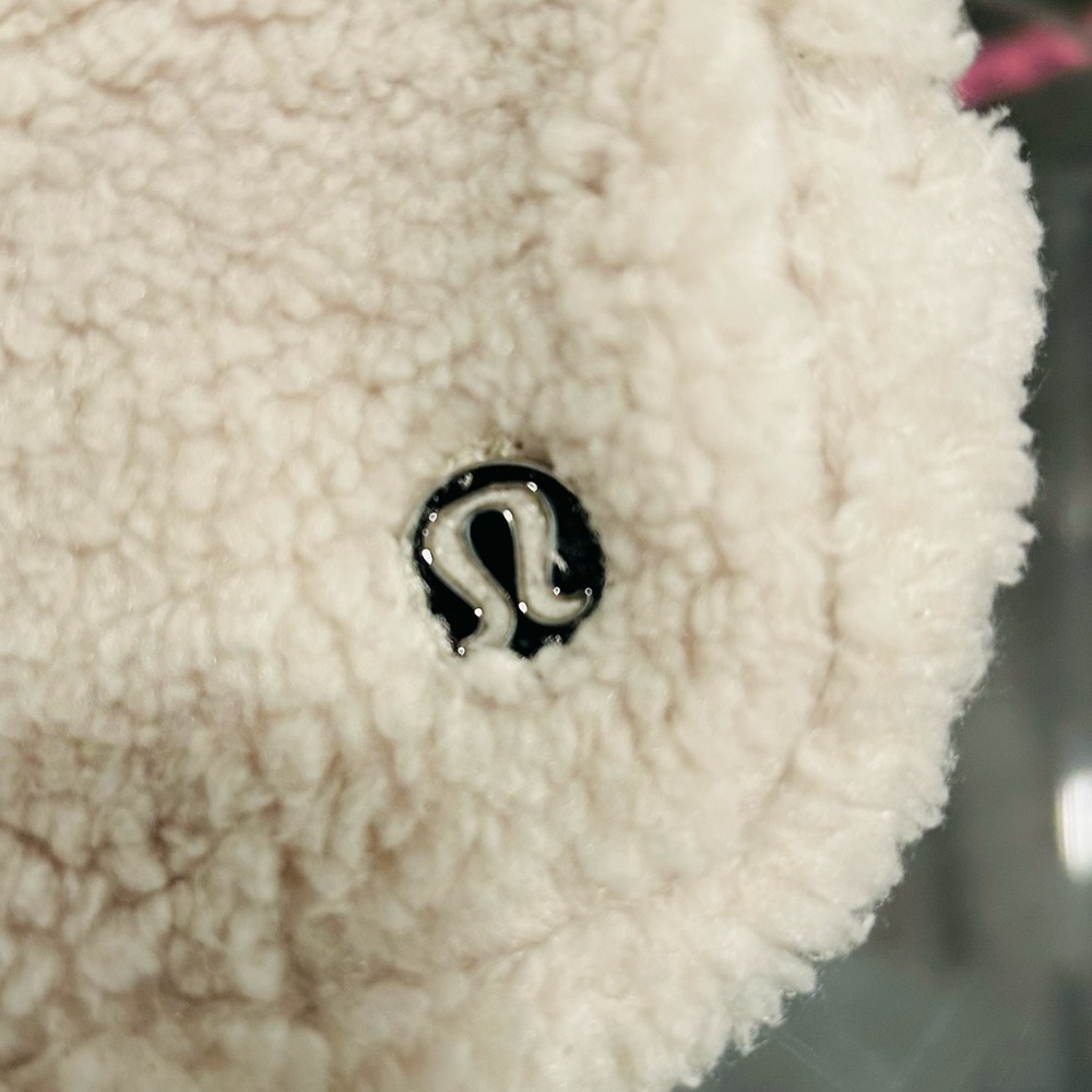 NWOT Lululemon Sherpa Fleece Beltbag Cream/White Fannypack - Picture 10 of 13